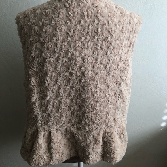 Sisters outerwear faux for vest zipper up in front pockets in front vest - Picture 4 of 5